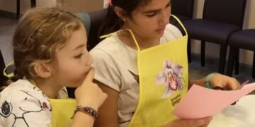 Как се твори с цветя показва детска работилница във Варна на 4 ноември