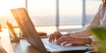 Студенти дискутираха във Варна дигитализацията на професиите по време на среща, организирана по проект