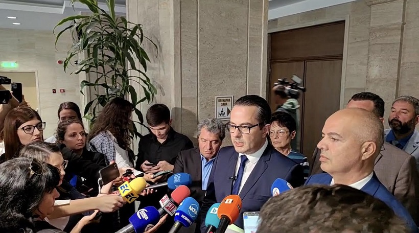 Опозицията за вота на недоверие: В името на България политическите разногласия могат да се оставят