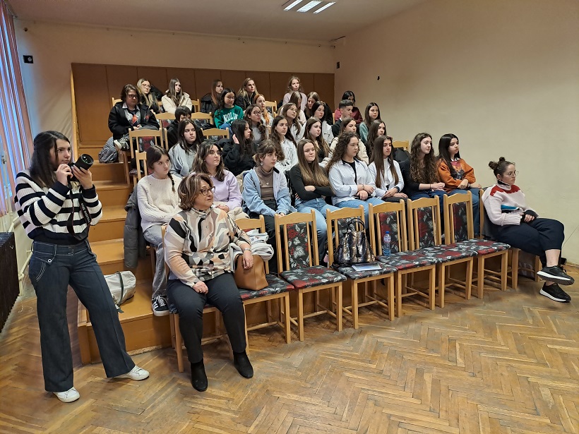 „Децата и наркотиците: истина и легенди“ гостува на Клуба по превенции в IV Езикова гимназия във Варна