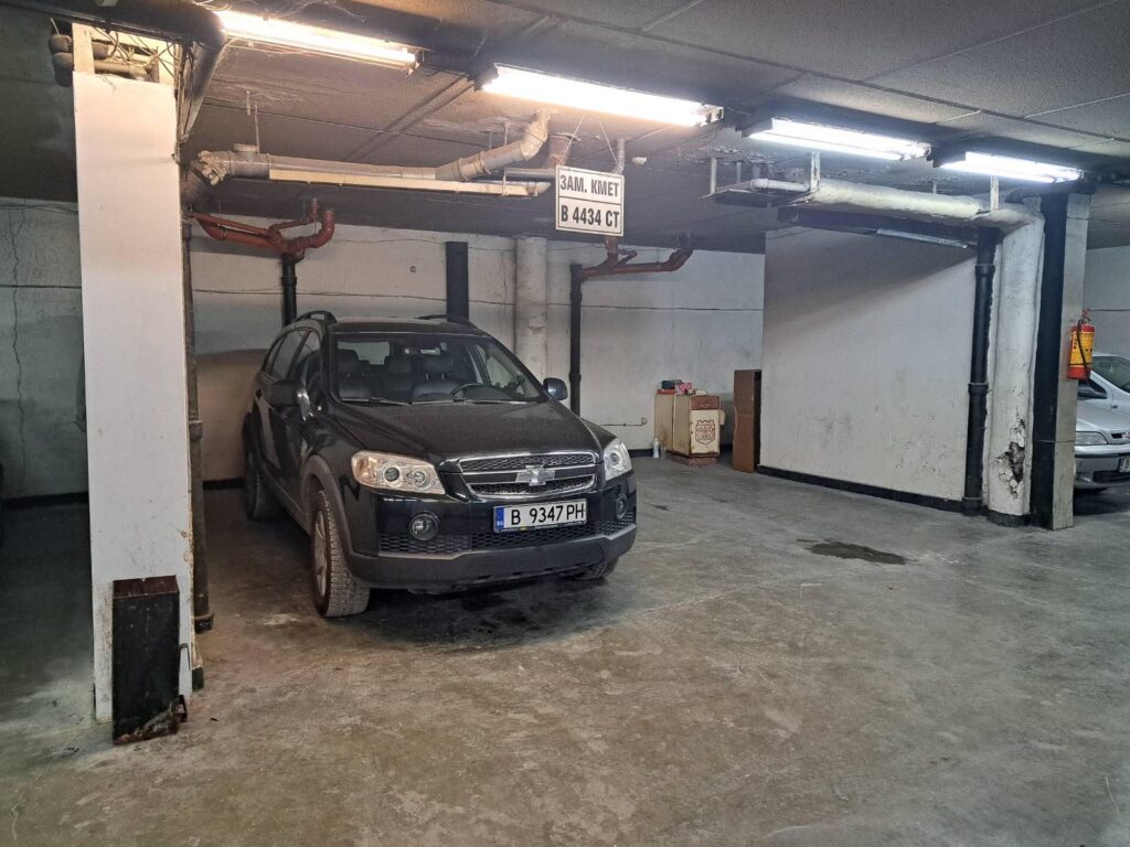 Кметът на Варна Благомир Коцев планира да спре използването на близо 180 автомобила от автопарка на общината