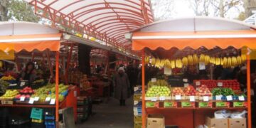 Търговци на протест срещу 10% увеличение на наемите на общинските пазари във Варна