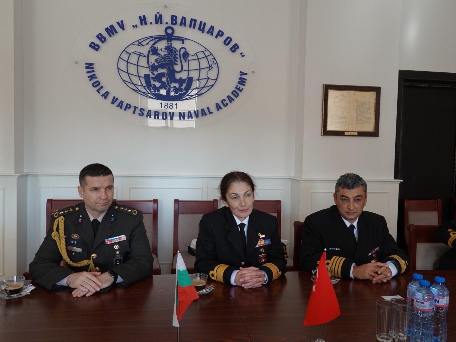 Първата жена контраадмирал в Турция гостува на Морско училище