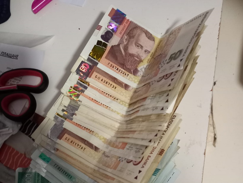 39-годишен варненец е задържан, а в имотите му са открити наркотици и оръжие