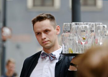 Ресторантьорският бранш скочи срещу абсурдни промени като данък върху бакшиша