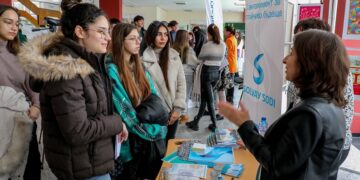 Кариерна борса срещна студентите на ВСУ „Черноризец Храбър“ с бизнеса