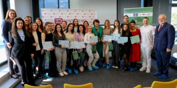 Дипломира се първият випуск курсисти “Асистент на лекар по дентална медицина”