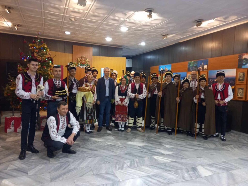 Коледари наричаха за здраве и берекет в Община Варна (ВИДЕО/СНИМКИ)