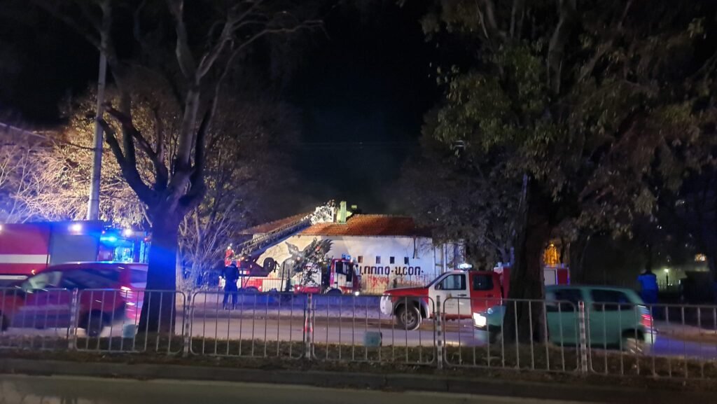 Гори помощното училище във Варна