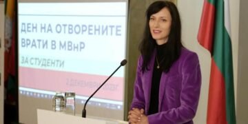 Мария Габриел към студентите на Деня на отворени врати в МВнР: България и Министерство на външните работи Ви искат