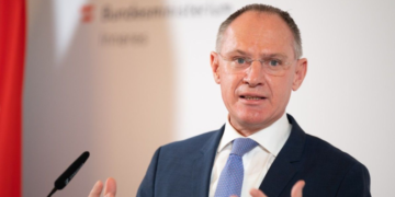 Австрийският вътрешен министър: Румъния и България трябва да приемат бежанци, особено от Афганистан и Сирия