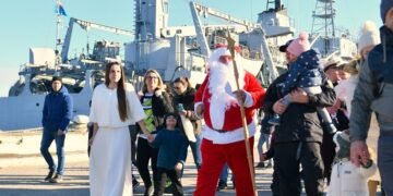 Дядо Коледа пристигна във Военноморска база - Варна (СНИМКИ)