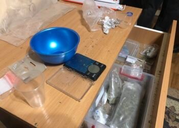 Съдът във Варна остави под домашен арест обвнен в притежание на наркотици