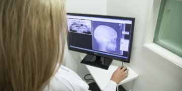 Търсят се хиляда медицински сестри за Варна