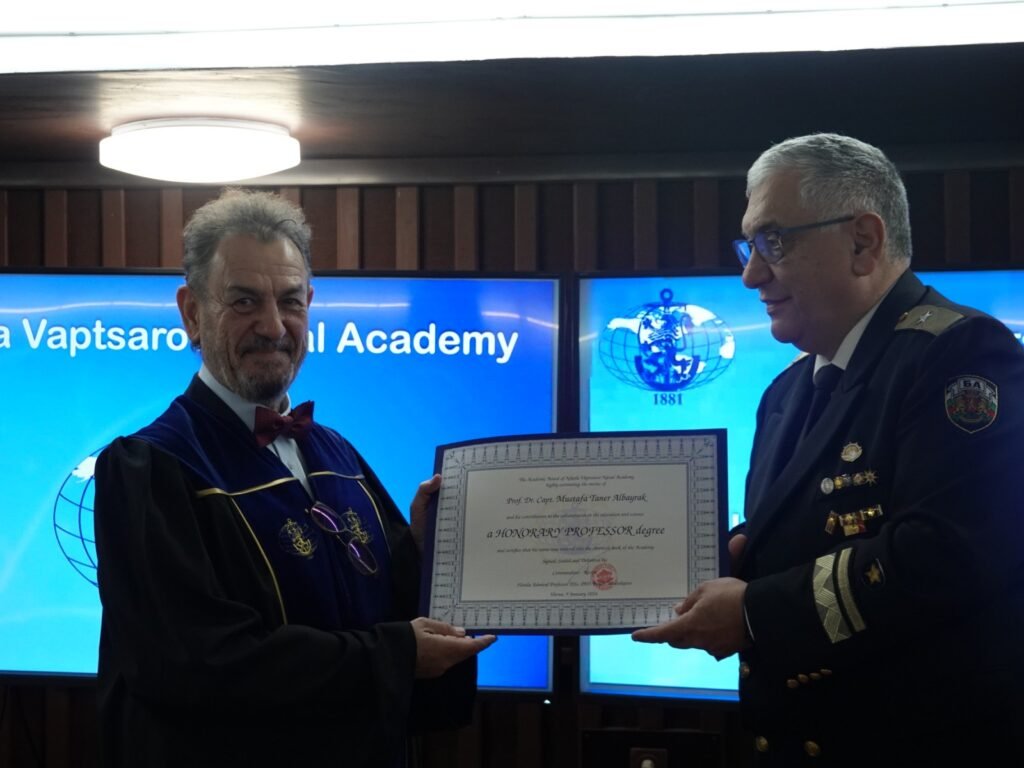 Заместник-декан от „Пири Реис“ стана почетен професор на Морско училище