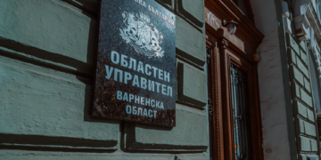Абитуриенти от МГ „Д-р П. Берон“- участници в образователната инициатива на Областна администрация – Варна