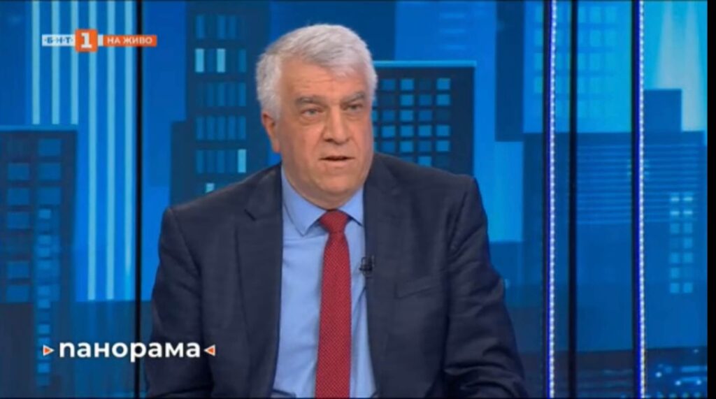 Проф. Гечев към Тагарев: Не гледайте чуждите страни и войни – погледнете веднъж към Българската армия