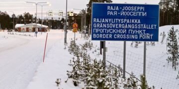 Финландия ще остави затворена границата си с Русия