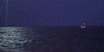 Българският кораб НИК 421 помогна помощ на бедстваща яхта с 13-членен екипаж.