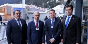 Премиерът Денков в Давос: Целта е България да влезе в еврозоната на 1 януари 2025 г.