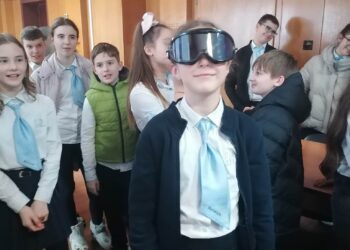Очила, симулиращи ефекта от употребата на наркотици, предизвикаха истински фурор сред ученици, дошли на посещение в Окръжен съд – Варна