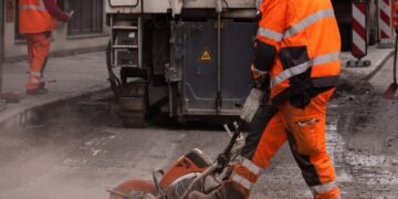 До края на октомври ще приключи първият етап от ремонта на бул. „Хр. Смирненски“