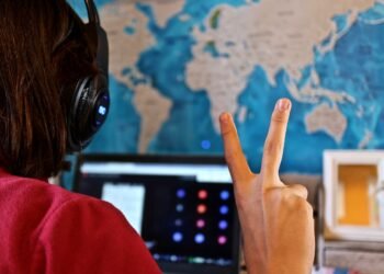 Майка на първокласник от Варна: Това не е обучение, а онлайн мъчение за деца, родители и учители!