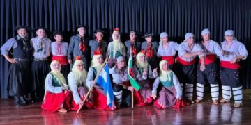 Български потомци от Комодор Ривадавия организираха уникално посрещане с гайди и тъпани на екипажа на НИК 421 (ВИДЕО/СНИМКИ)