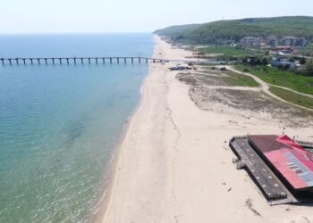 Чиста е морската вода в района на Шкорпиловци и Болата