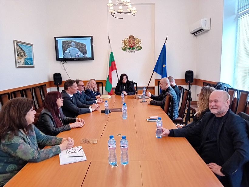Във Варна се проведе работна среща за популяризирането на културно-историческата памет, съхранявана в Двора на кирилицата край Плиска