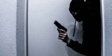 Апелативният съд отхвърли искането за по-лека мярка на задържан под стража за грабеж в Силистра