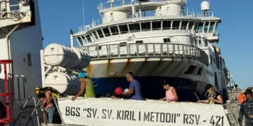 Повече от 5 000 жители на аржентинския град Комодоро Ривадавия разгледаха българския кораб “Св. св. Кирил и Методий” (СНИМКИ)