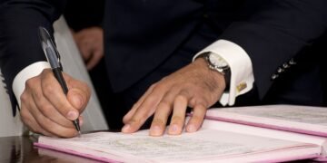 Изправят пред съда трима мъже за участие в организирана престъпна група, печелила от  документни престъпления