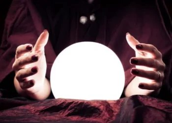 Мними гадателки: Майка и дъщери основаха първата ясновидска къща у нас (ВИДЕО)