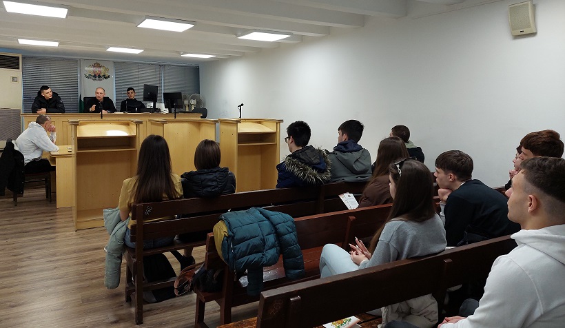 Визита в Районен съд – Варна направиха ученици от Пета езикова гимназия