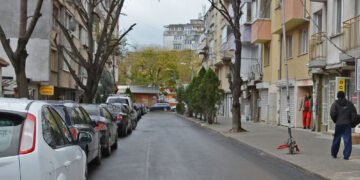 Поставят хоризонтална маркировка в района на Колхозния пазар