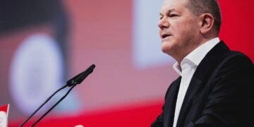 Германският канцлер Олаф Шолц е против германски оръжия в Украйна да обстрелват Русия