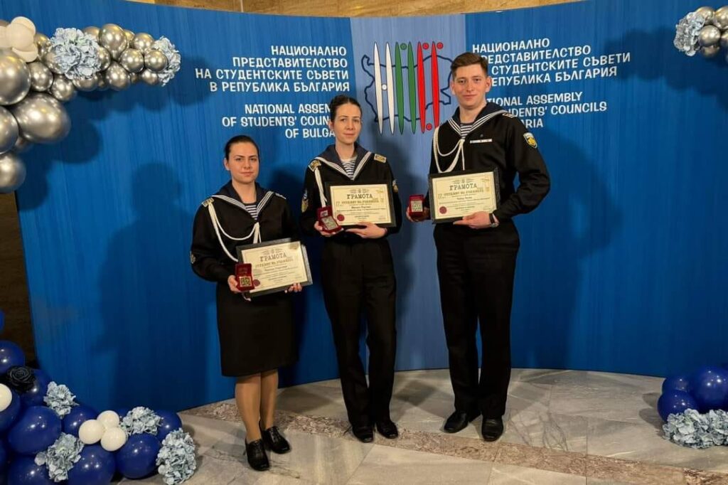 Бъдещи военни лекари са сред най-добрите студенти на България (СНИМКИ)