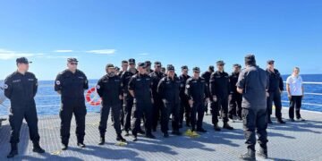 Екипажът на българския кораб “Св. св. Кирил и Методий” отбеляза националния празник на България в Атлантическия океан (СНИМКИ)