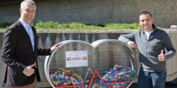 Кампанията „Аз вярвам и помагам“ разположи метален контейнер за капачки пред сградата на Община Варна