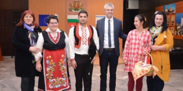 Младежи с увреждания поздравиха кмета Благомир Коцев с празника Баба Марта