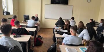 Съдия Ивелин Борисов от Административен съд – Варна се срещна с ученици от ВТГ „Георги С. Раковски“