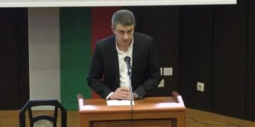 Общинският съветник Ивайло Костадинов: "Синята зона" във Варна би трябвало да е за улеснение на хората, а не за печалба (ВИДЕО)