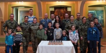 Армейските шампиони премериха сили с европейската и републиканска шампионка по шахмат Виктория Радева