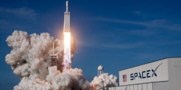 SpaceX изгражда мрежа от "шпионски" сателити за американското разузнаване