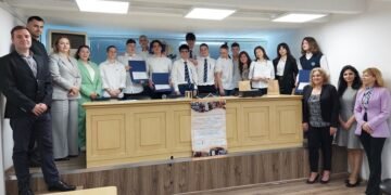  Районен съд – Варна проведе „Ден на отворени врати“ с дебати на правна тема за отбори от Пета езикова гимназия