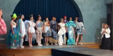 Уникална феерия от цветове и модели омагьоса посетителите по време на ученическа модна фиеста във Варна (ВИДЕО / СНИМКИ)