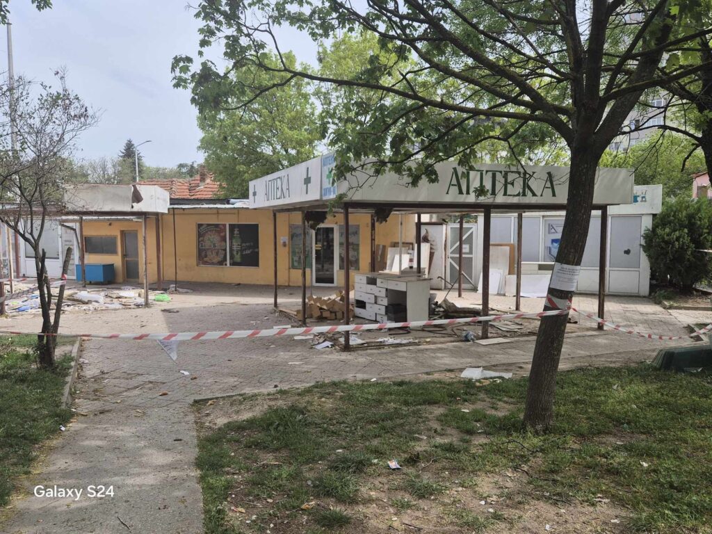Пазар "Калин" в кв. "Аспарухово" вече е в историята (СНИМКИ)