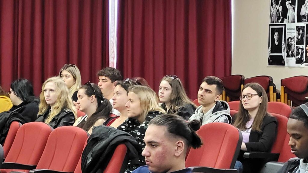 Младежи от Варна и още три държави ще разясняват на своите връстници защо е важно да гласуват на Евроизборите