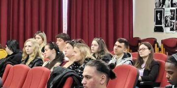 Младежи от Варна и още три държави ще разясняват на своите връстници защо е важно да гласуват на Евроизборите